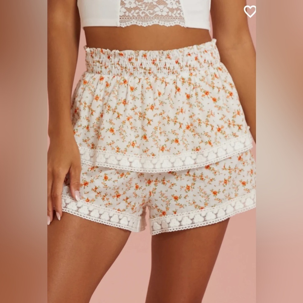 New with tags altard state floral eyelet trim shorts